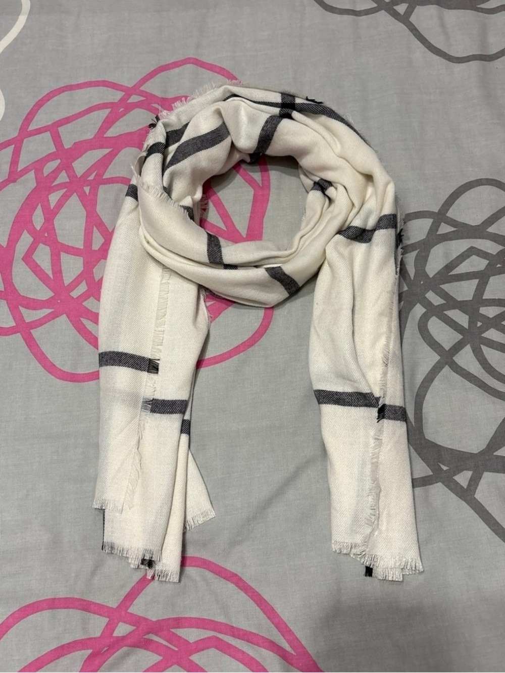 H&M White and Black Plaid Scarf